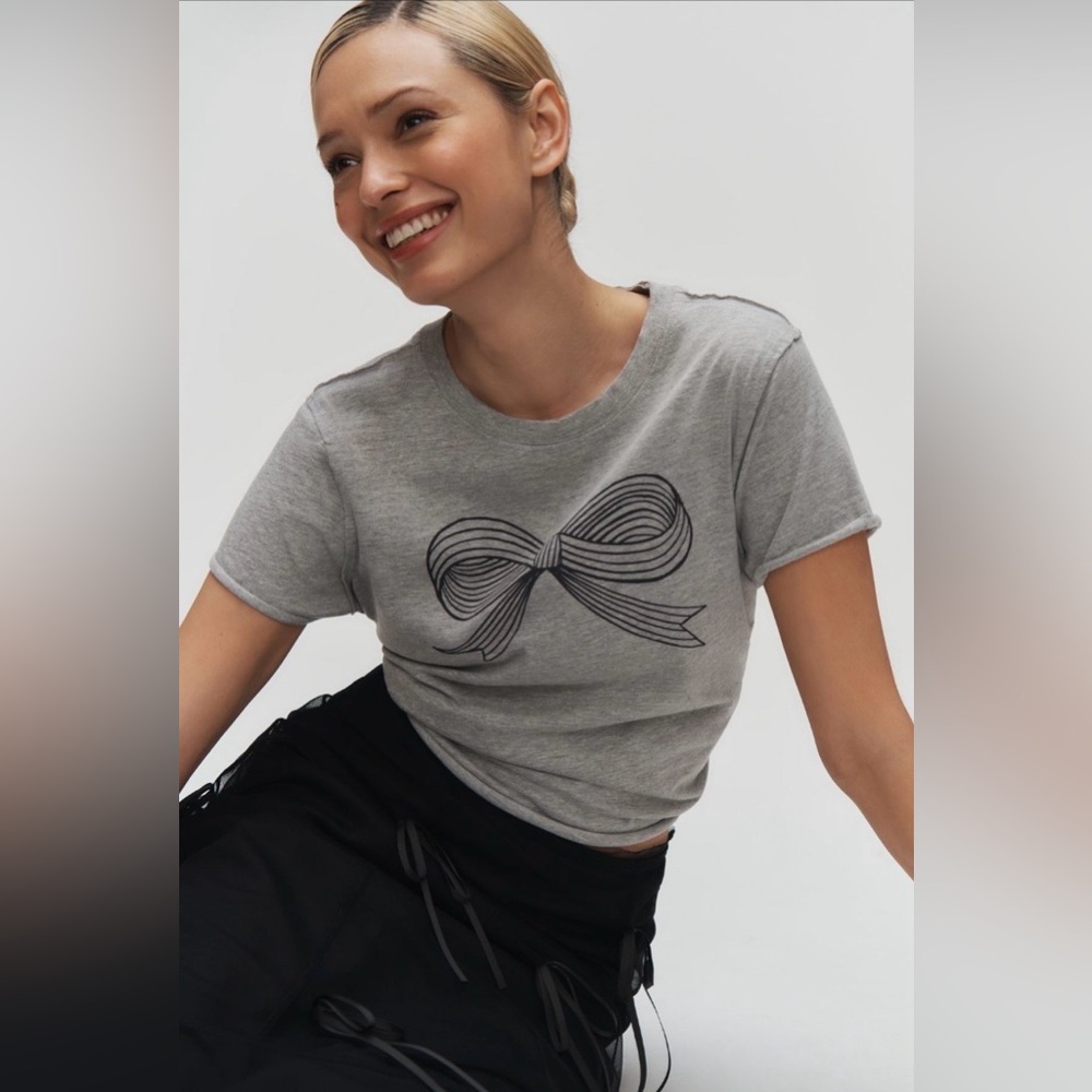 Anthropologie Roomytown Bow Graphic Tee in Gray